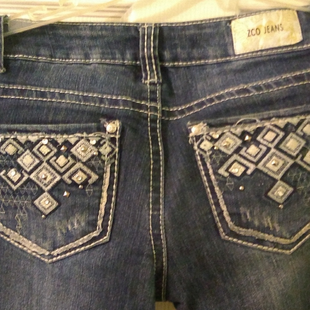 Gently used cute detailed jeans!